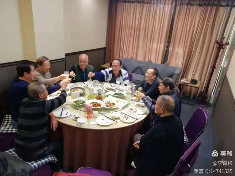 马长安邀请九团司训二队西安，三原战友，在咸阳天一饭店小聚。